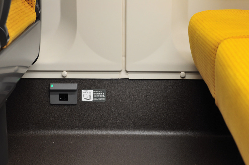 E6系普通車コンセントイメージ