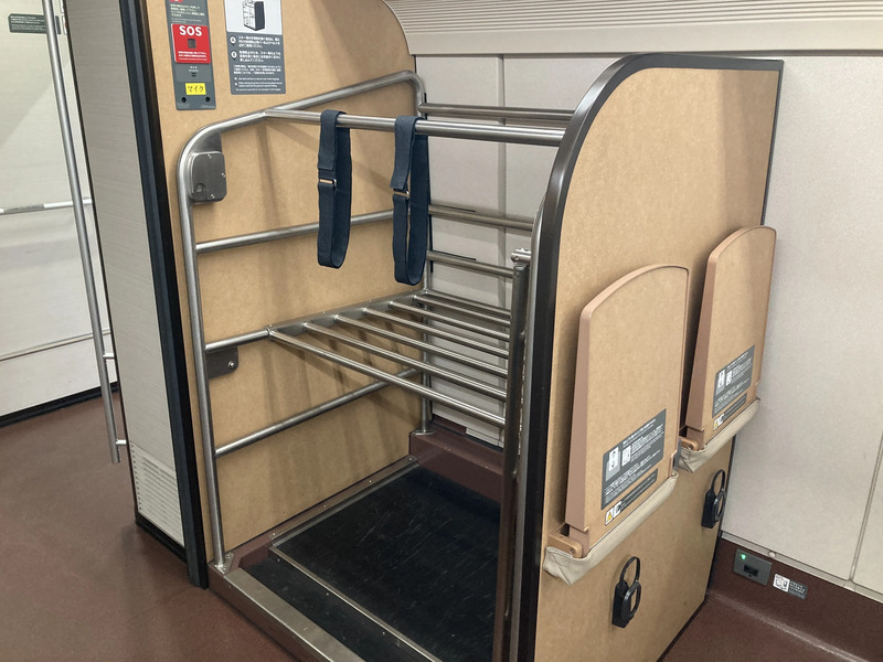 E7系荷物置き場イメージ