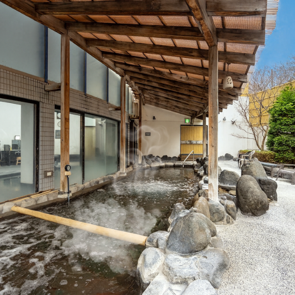 秦野・丹沢エリアの温泉施設 はだの・湯河原温泉 万葉の湯 露天風呂