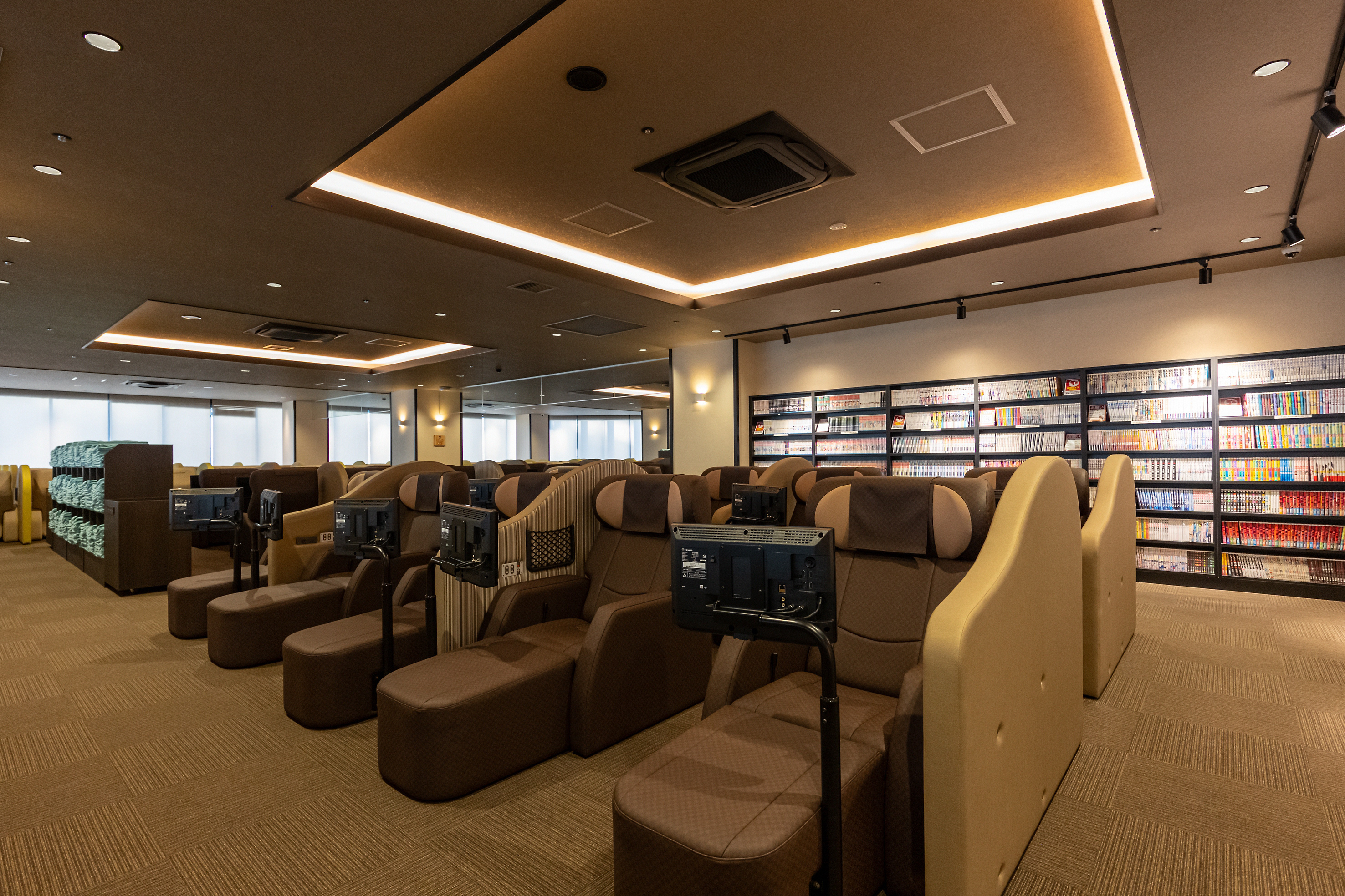 東京豊洲の温泉施設 万葉倶楽部 リラックスルーム・読書コーナー