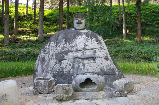 諏訪湖の観光スポット 万治の石仏